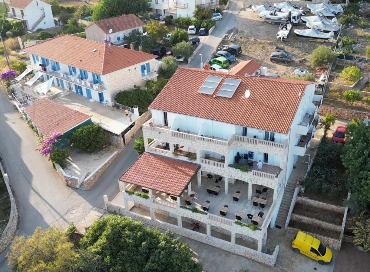 Bed and Breakfast Pansion Braco Zavala Exterior foto